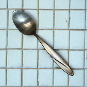 ONEIDA SILVER Place/Oval Soup Spoon Simmer (Stainless)